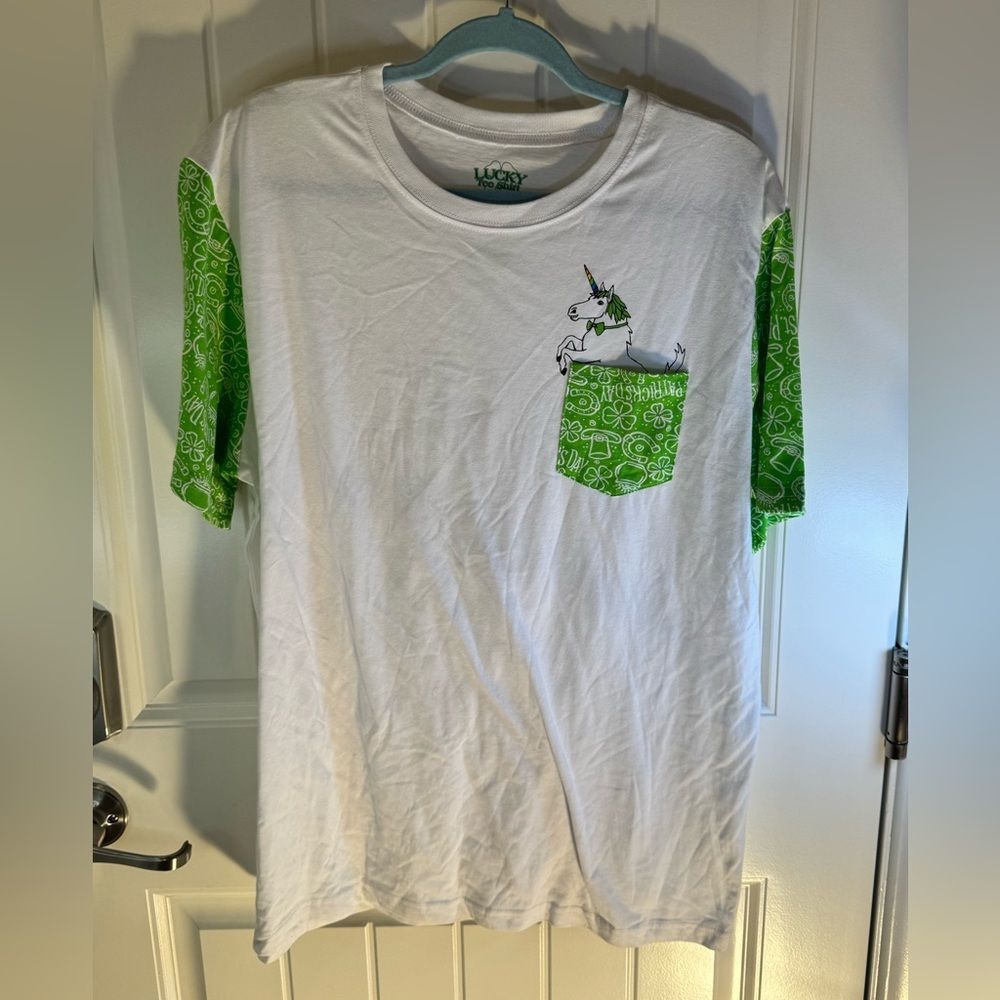 Men’s Large St. Patrick’s Day Unicorn Pocket Tee